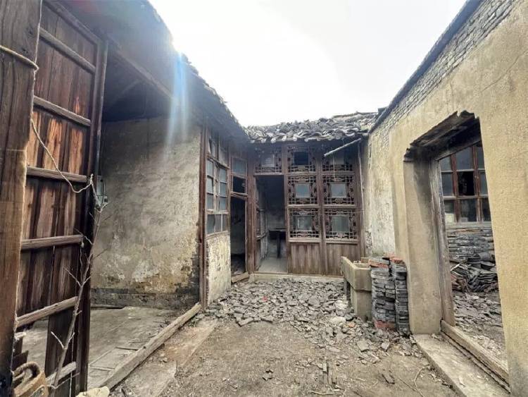 如何申请皇冠信用网_扬州一清代文物合院618元起拍如何申请皇冠信用网，此前已流拍两次