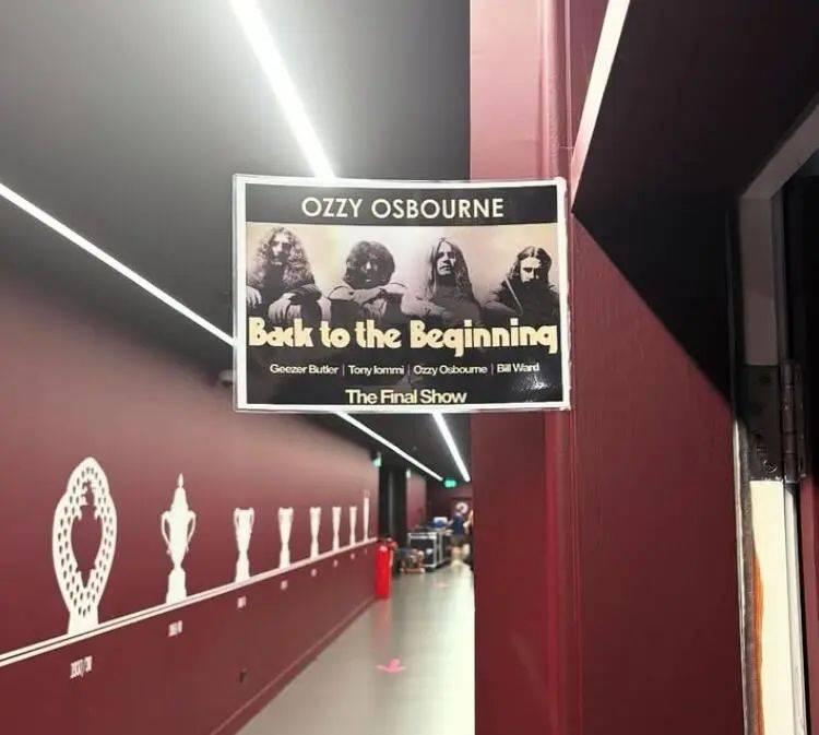 皇冠信用网登1代理 _“活传奇”去世皇冠信用网登1代理 ！17天前还在开演唱会……