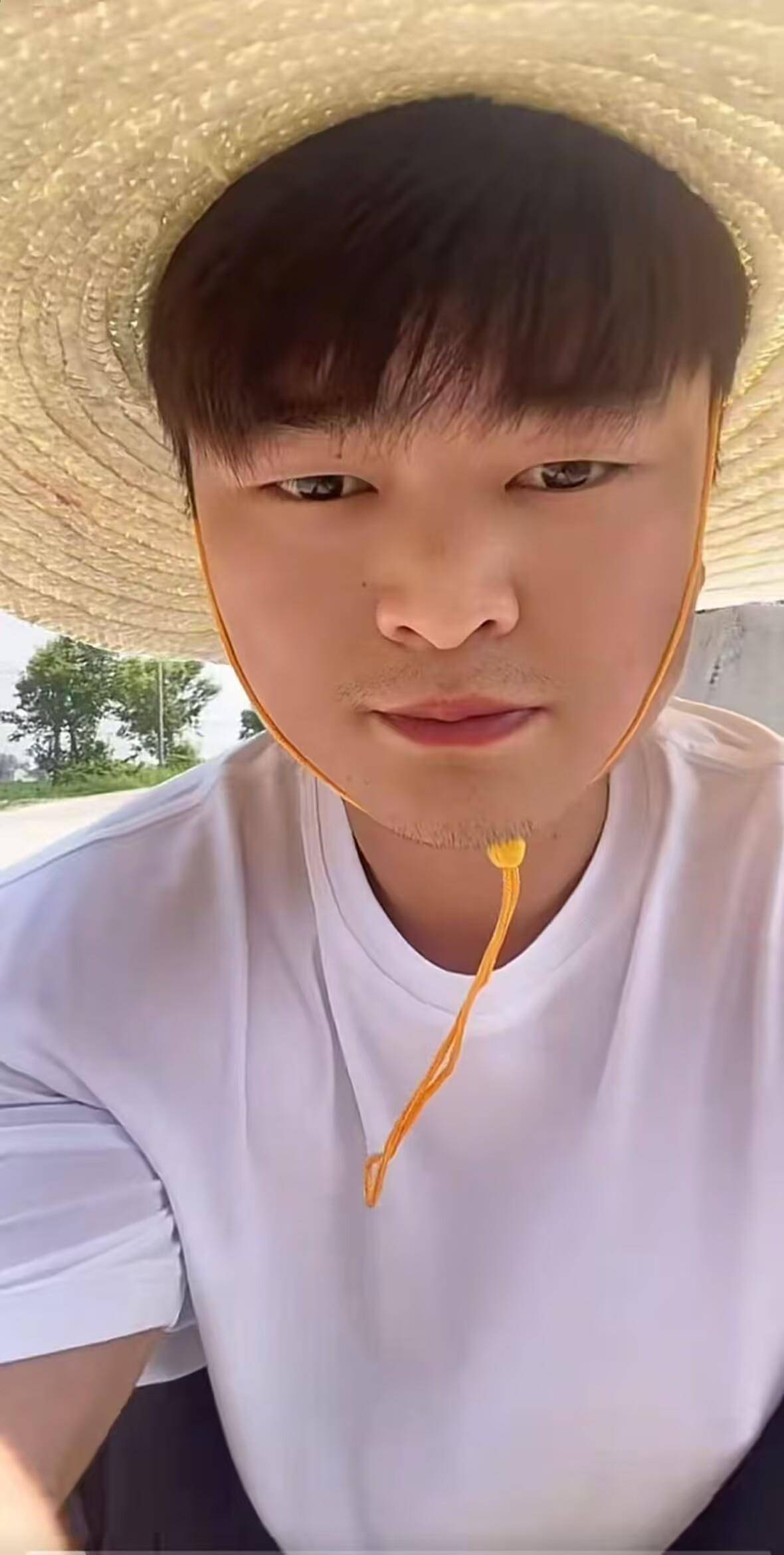 皇冠信用盘口出租_安徽30岁小伙在河中救起一家三口皇冠信用盘口出租，自己却体力不支牺牲，亲友：朋友劝阻时他说“我得下去救人”