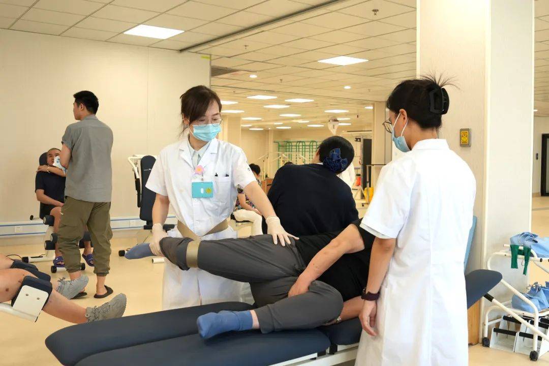 皇冠登3管理出租
_杭州32岁小伙每天打篮球到深夜皇冠登3管理出租
,一查“韧带撕裂”!近期多人中招