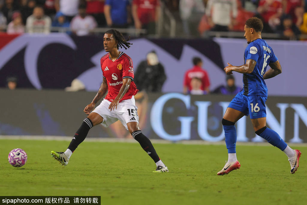 足球比赛外围买球网站_曼联主帅阿莫林慧眼识珠：19岁小将威廉姆斯一战成名