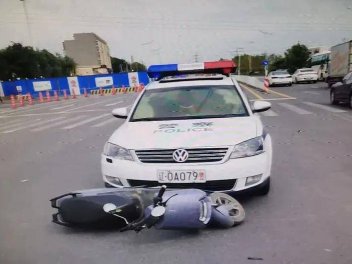 皇冠信用網登2代理_澳大利亚人抗议在车上贴中国八一军徽皇冠信用網登2代理！吓得还以为是中国来抓他的