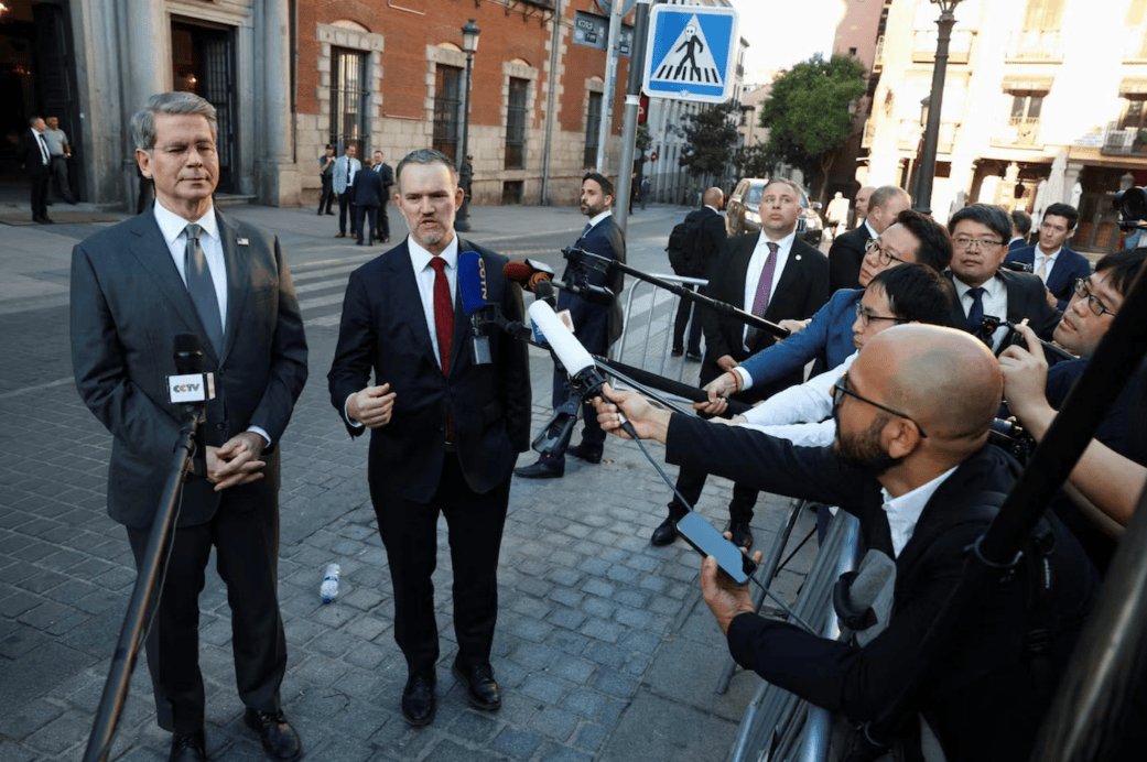 2022足球平台出租_美财长贝森特说2022足球平台出租，中国在谈判期间调查英伟达，事情做的不地道