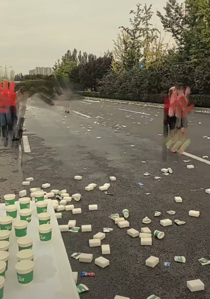 如何加大我的单场单注？_山西太原马拉松部分路段遍地垃圾如何加大我的单场单注？，回应：4万多人参加现场有收集点，比赛完将马上清理