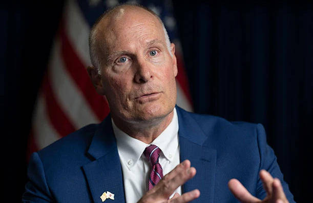 皇冠信用网怎么注册_美议员发癫：阿斯麦卖给中国芯片设备皇冠信用网怎么注册，损害美国利益