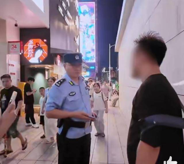 皇冠信用网代理_男子当街直播猥亵皇冠信用网代理,被抓后称在搞抽象