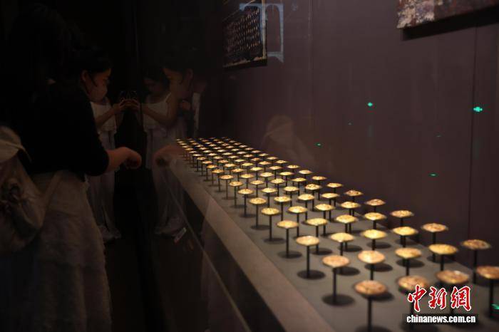 如何申请皇冠信用网_赣江观澜：海昏侯墓除了金子如何申请皇冠信用网，还有哪些“惊世大发现”？