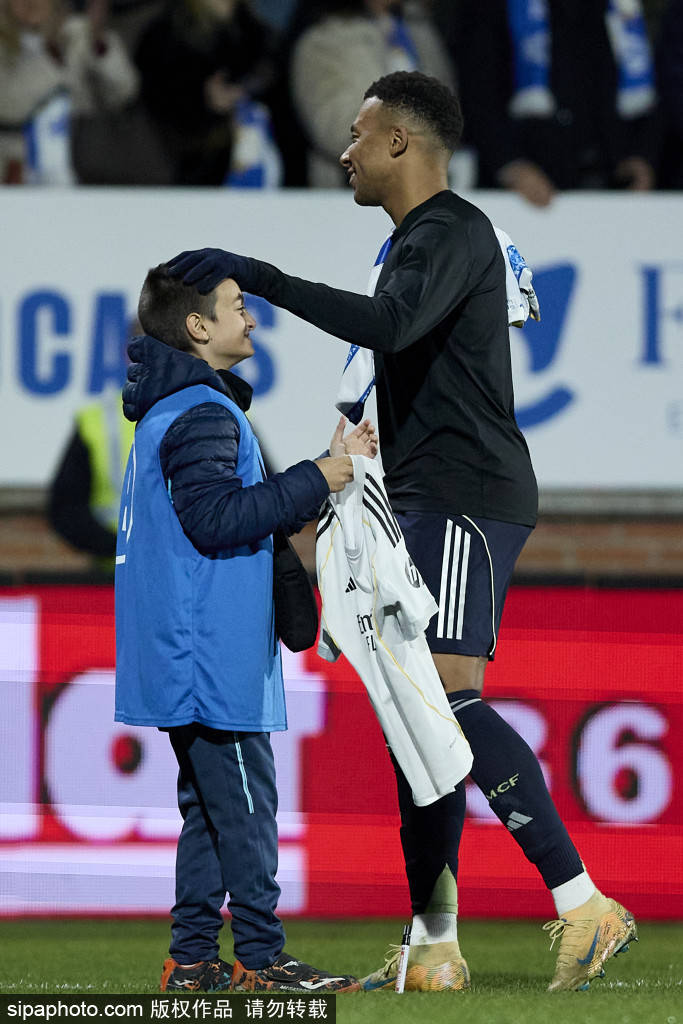 皇冠平台出租_解说：这个世界上哪个教练能把姆巴佩和维尼修斯都伺候舒服了皇冠平台出租？